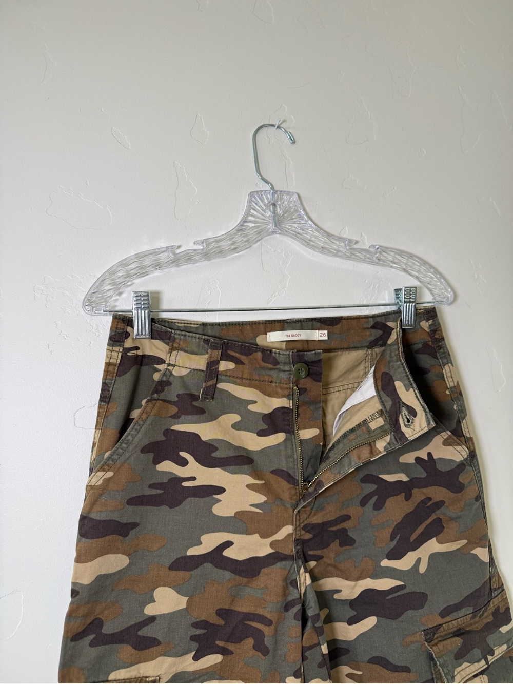 Levi’s ‘94 Baggy Cargo Pants Camo Print Size 26 - Picture 5 of 10